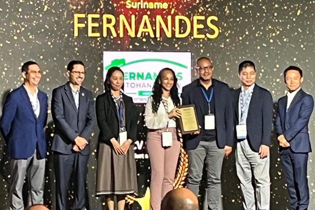Fernandes Autohandel wint Isuzu Market Share No. 1 Award tijdens Regionale Conferentie 2024 op Curaçao